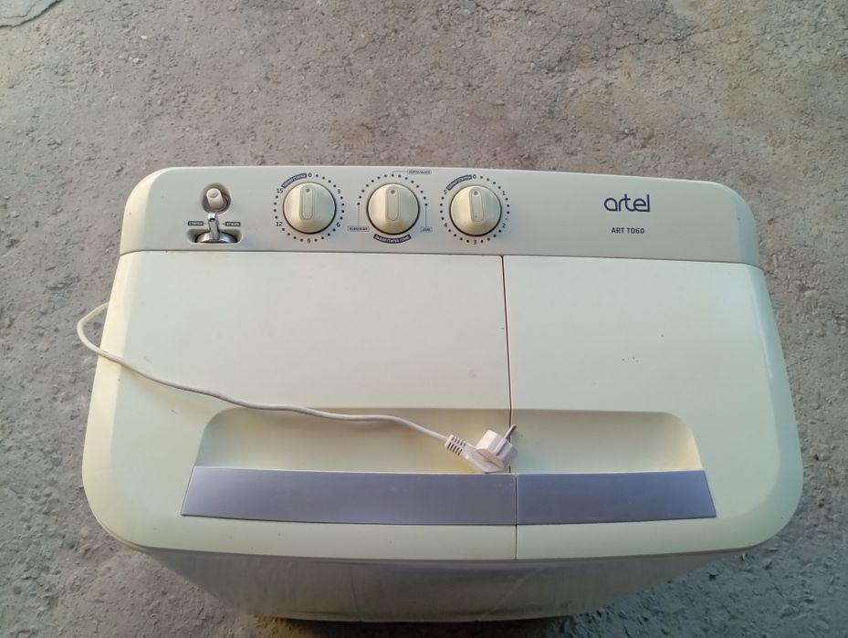 Kir moshina sotiladi