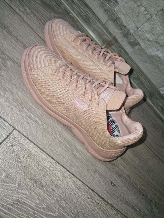 Оригинални нови маратонки moschino