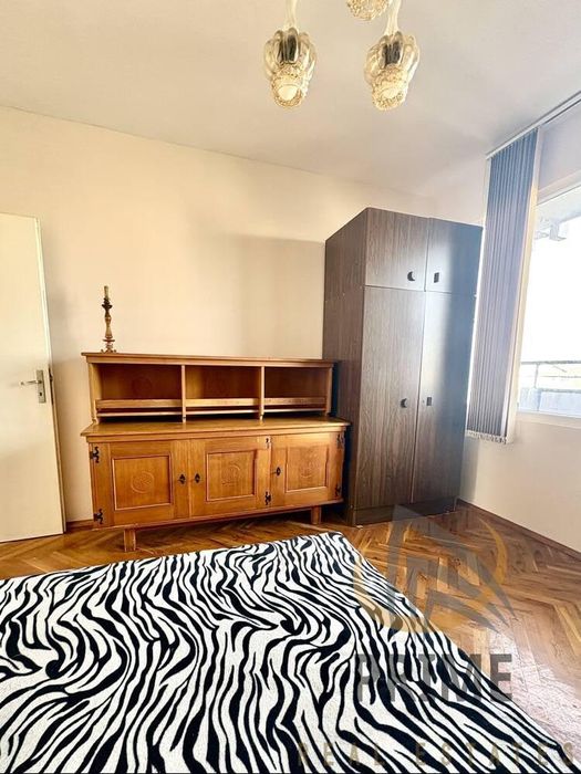 Дава се под наем Тристаен апартамент в Бургас, Братя Миладинови - 110 кв.м за 561 € - Снимка #4