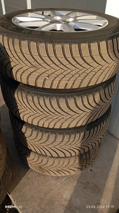 Vand 4 Vând 4 jante aliaj originale AUDI cu cauciucuri de iarna 205.55.R16
750 Ron setul 
In stare perfectă 
Sebis judetul Arad 
Nu trimit cu curierul