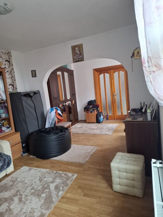 Vând casă pe strada Alexandru Ioan Cuza nr.266