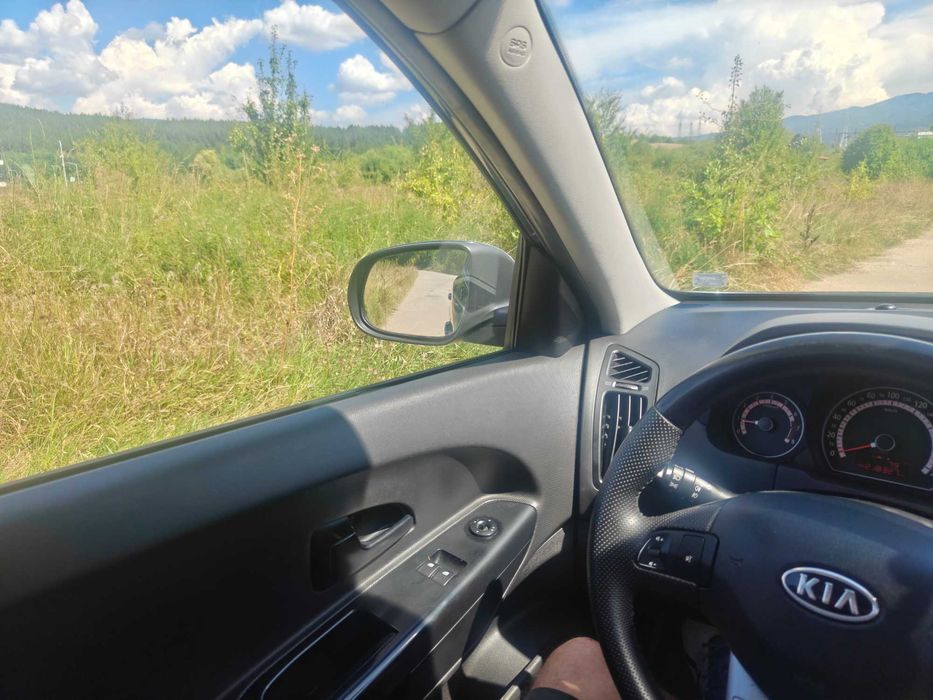Автомобил Киа Сийд 1.6 i