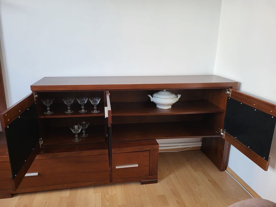 Set mobila sufragerie biblioteca din lemn si masa