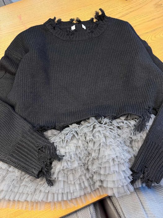 Продавам стилен oversize пуловер.