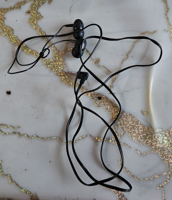 Продам наушники проводные