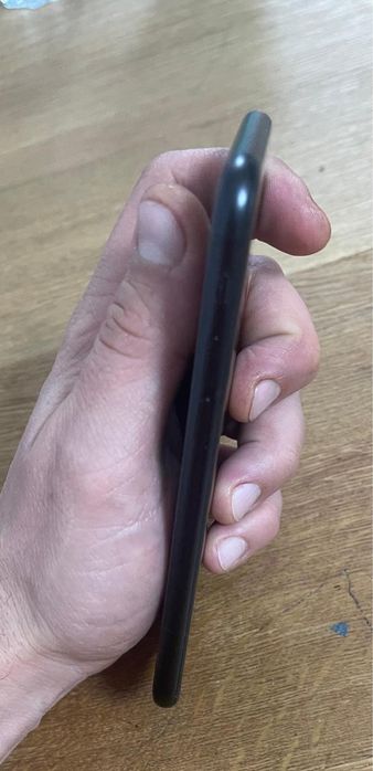 Iphone SE 2020 pentru componente la 250 ron