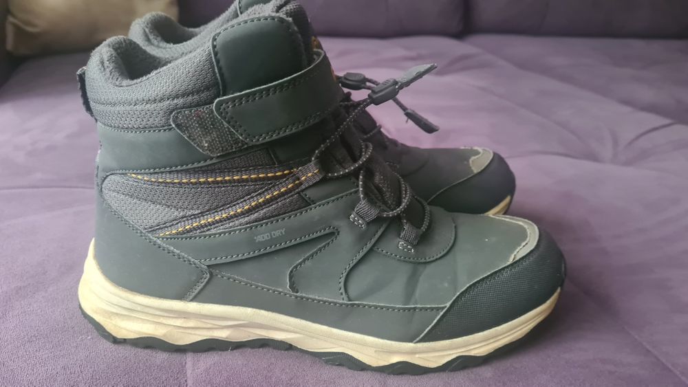 Продам зимние ботинки для мальчика