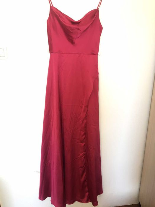 ДРЕХИ С КАУЗА: Официална рокля - червена