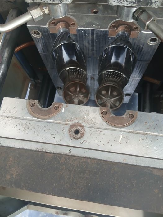 Suv qadoqlash liniyasi 0,5 1 1,5 litrli avtomat kompelkt