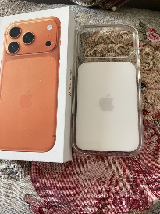 Продаю чехол Оригинал на iphone 17PRO состояние идеальное
