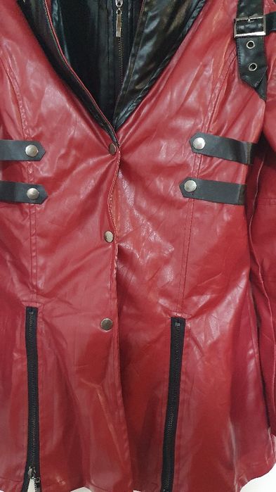 Куртка  модная  ,