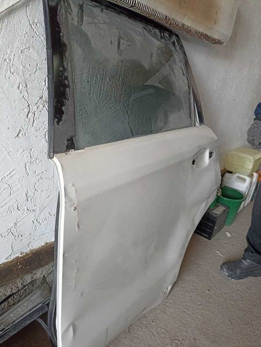 Передняя задняя дверь