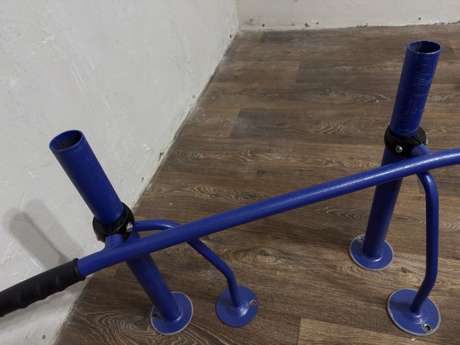 турник металический настенный б/у