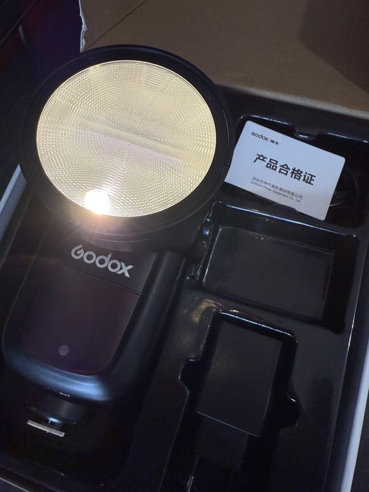 Bliț Godox V1C pentru Canon