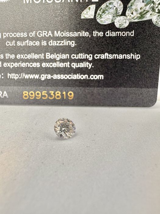 Диамант 0.6 карата, мойсанит за бижу и подарък