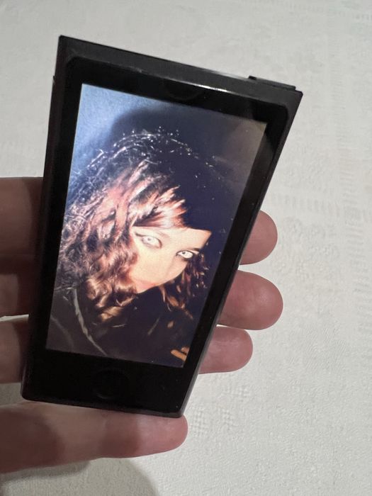 Apple iPod nano 7-го поколения, объёмом 16 ГБ.