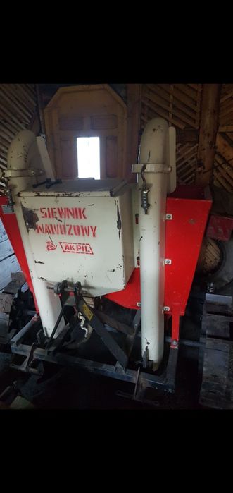 Vând Tractor+utilaje(remorcă+cositoare+plug+freză+mașină cartofi)