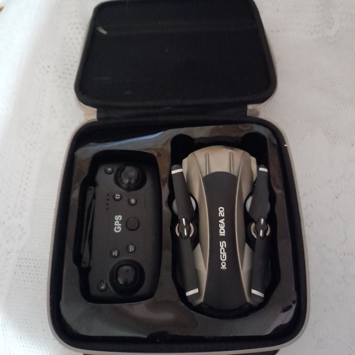 vând dronă nouă la cutie