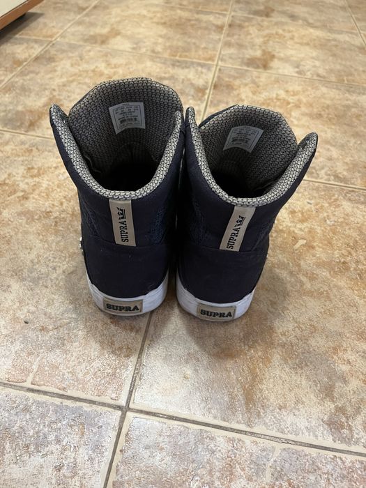 Обувки Supra.