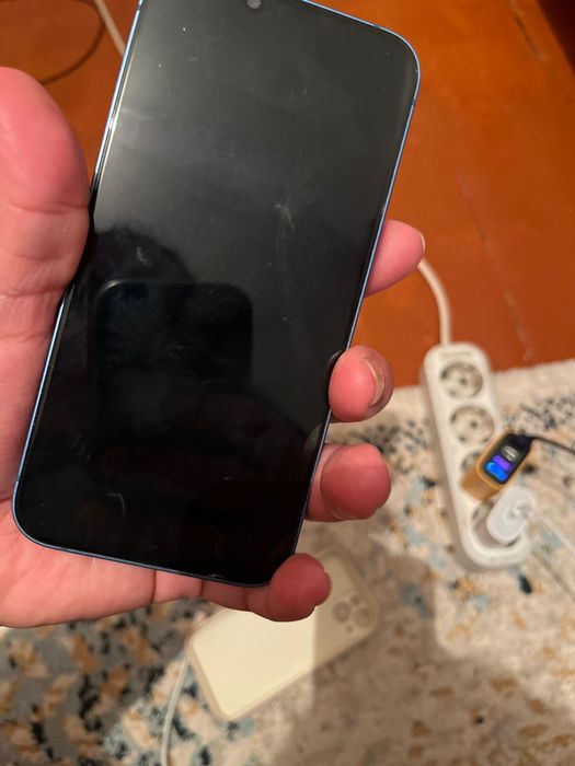 Айфон 13,128мб и Алиса