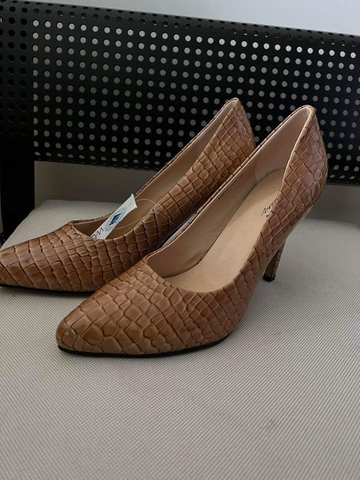 Нови обувки на ток номер 40