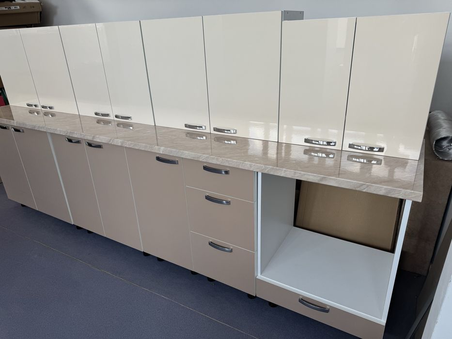 Mobila de bucatarie  MDF LUCIOS 300 cm, plus masa cadou !!