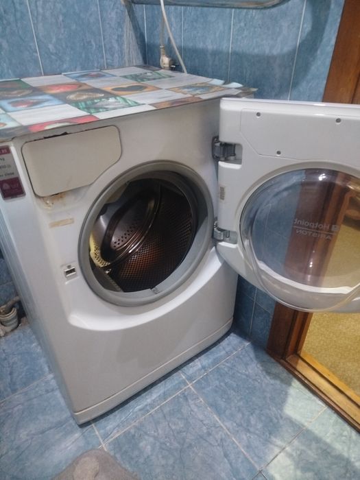 Продается стиральная машинка Аристон Хотпоинт