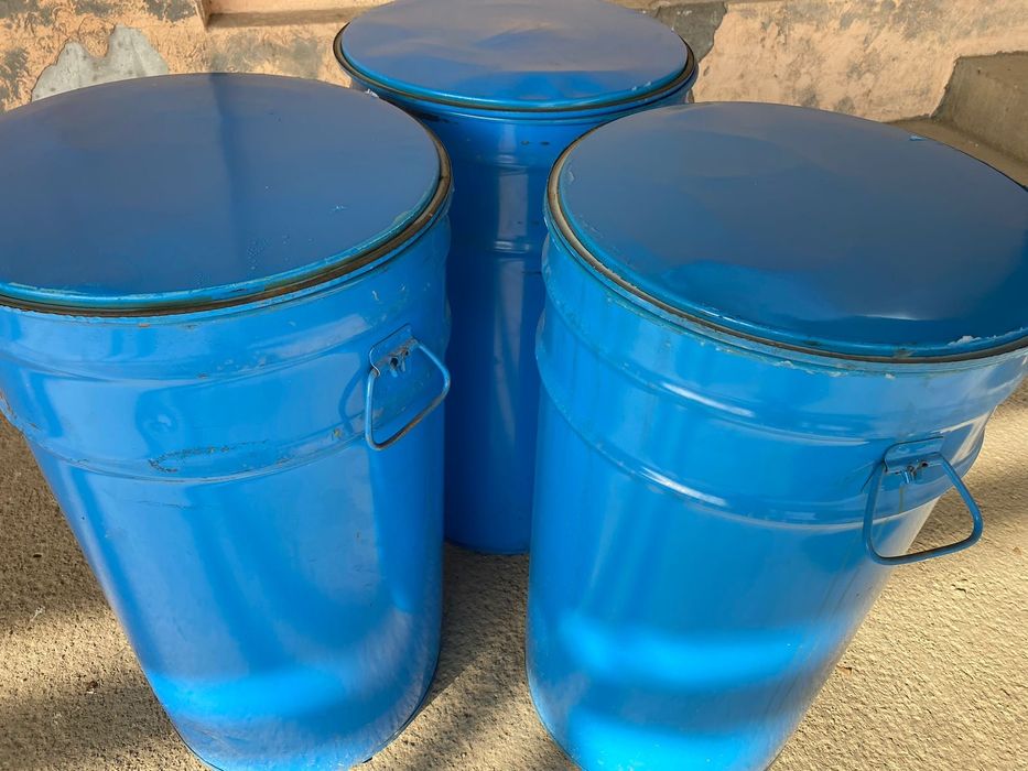 Бочка с крышкой чистый