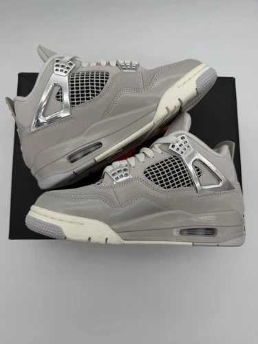 Sneakers Jordan4 Frozen Moments cu eticheta (nu Nike, Gucci, Adidas, Balenciaga)