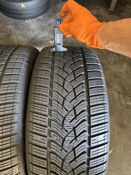 2 anvelope iarna 225/50/18 , GoodYear , 7 mm , DOT 2021 !