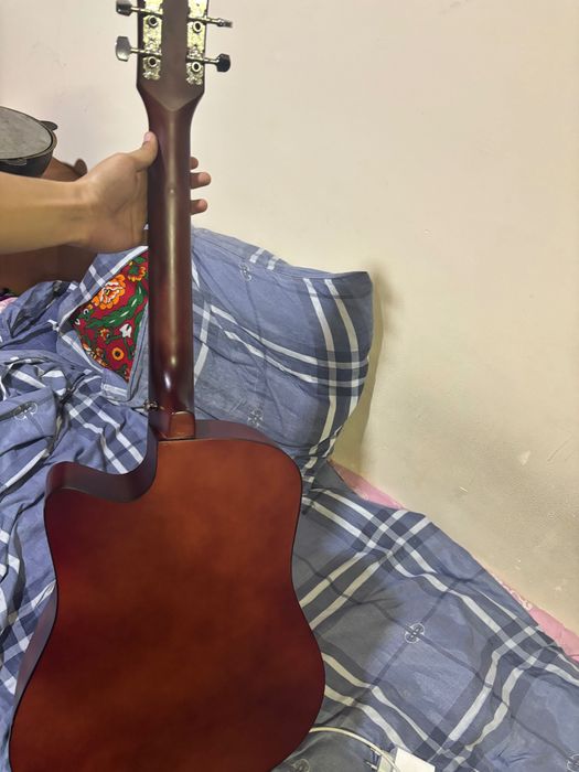 продается гитара