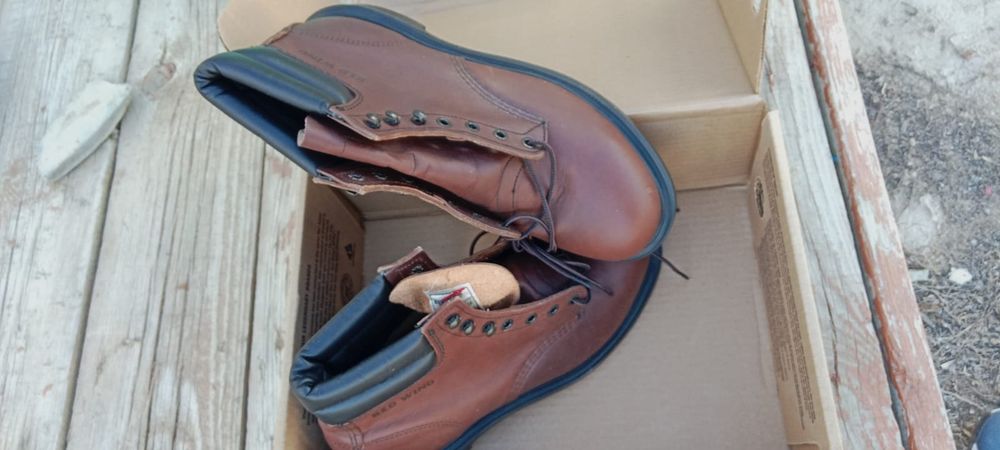 Сефти ботинка redwing