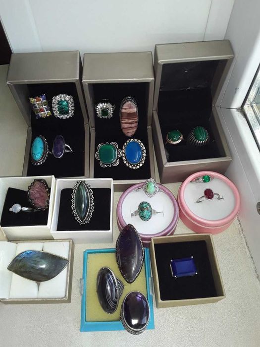 Кольцо с натуральным камнем