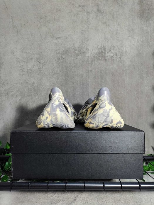 Yeezy Foam Runner marimea 44