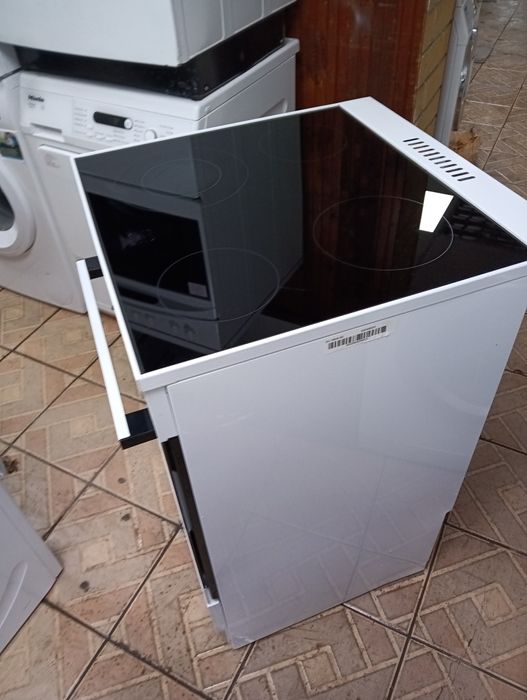 Като нова  печка с керамичен плот Gram с  2 години Гаранция!