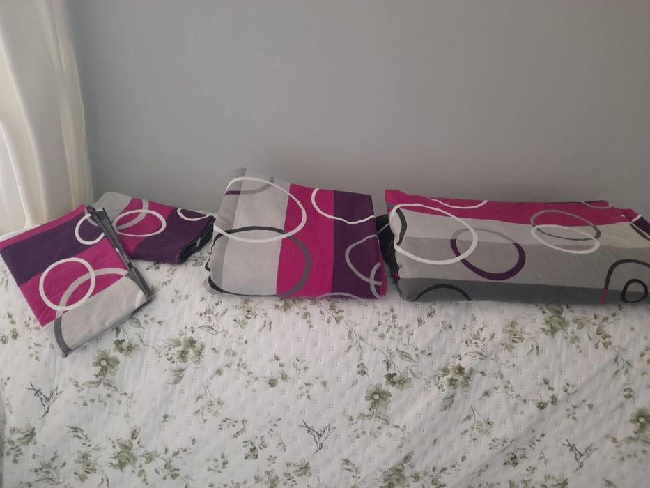 Чаршафи.Покривки за легло.Бели  копринени плътни завеси.