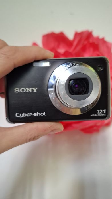Компактен дитален фотоапарат Sony Cybershot DSC-W215