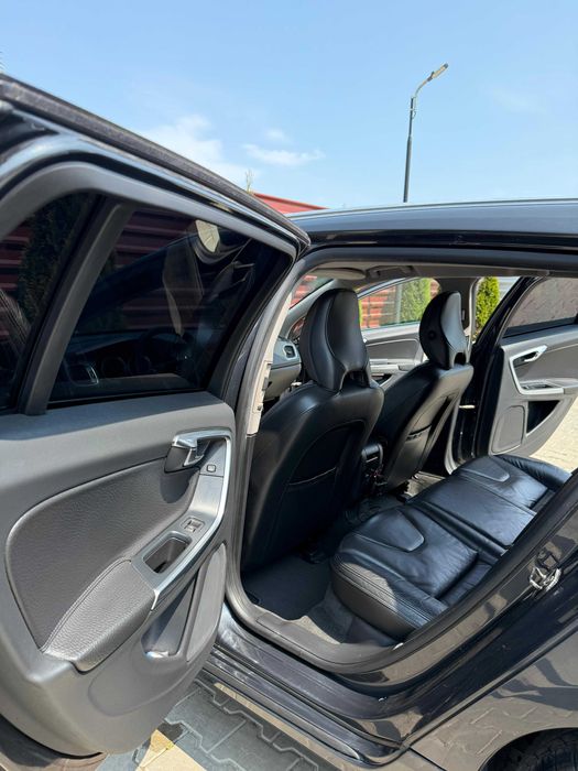 Volvo V60 D5 205cp manual, editie Summum