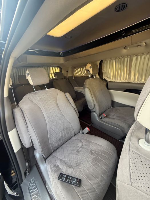 Kia Carnival Hi-limousine