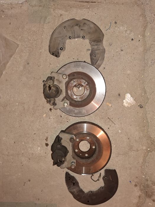 Спирачни апарати и дискове