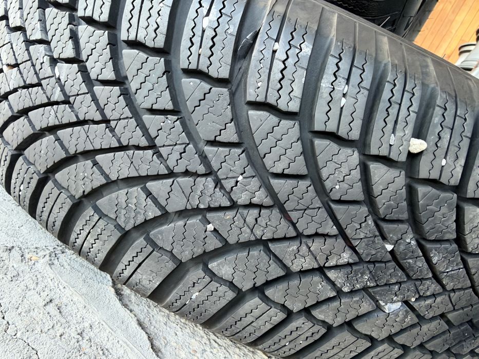 4бр. ПОЧТИ НОВИ Зимни Гуми 215/60R/17 -BRIDGESTONE/DOT:2324- С 17” Железни Джанти 5х114.3 за -TOYOTA/LEXUS/SUZUKI- 6.5Jx17H2, ET35