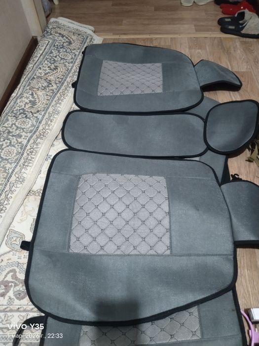 Продаётся чехол на легковой автомобиль не новый  средними состояние