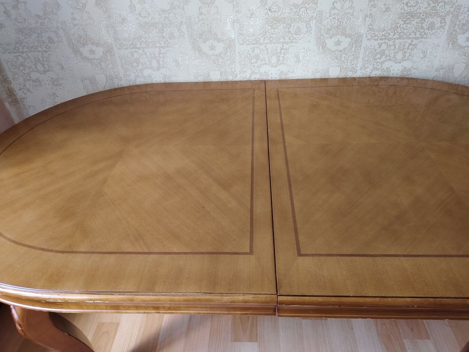 Стол для гостиной