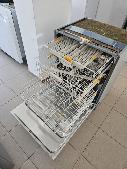 Съдомиялна за частично вграждане Míele