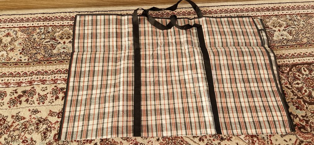 Продам сумки большие для хозяйства.