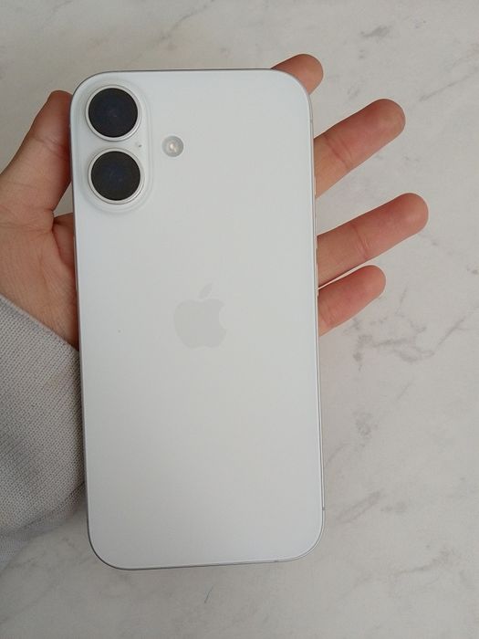 Новый iPhone 16 батарейка 100%