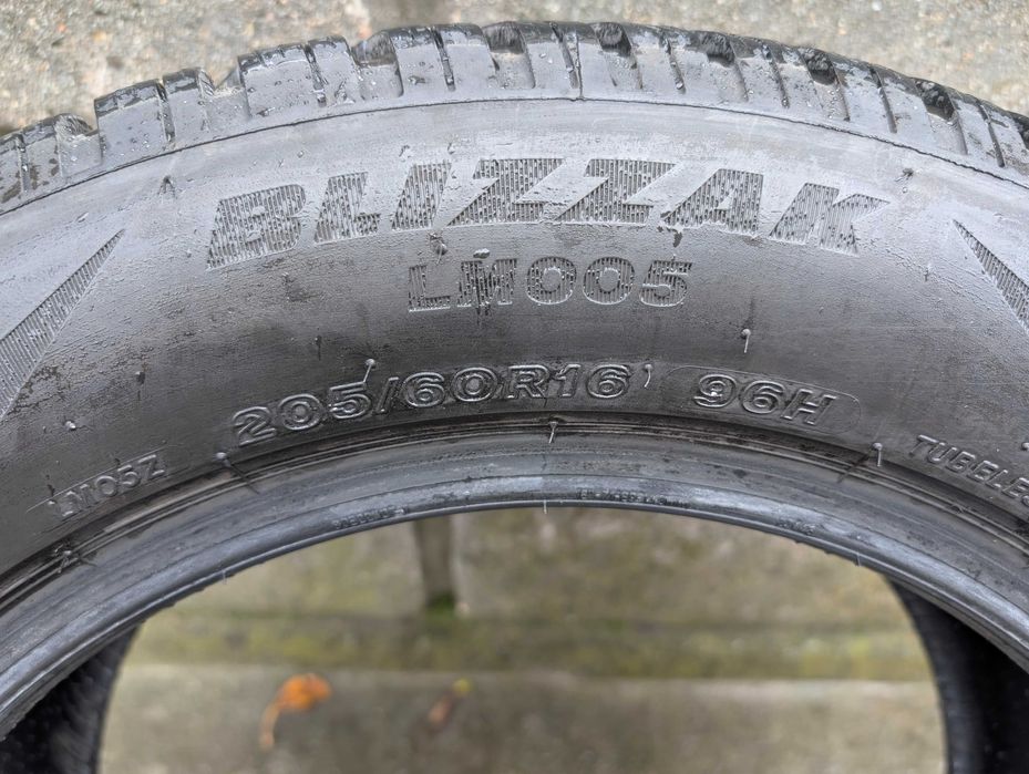 Зимни гуми Bridgestone Blizzak 205/60/16, DOT 2624, грайфер 8мм.