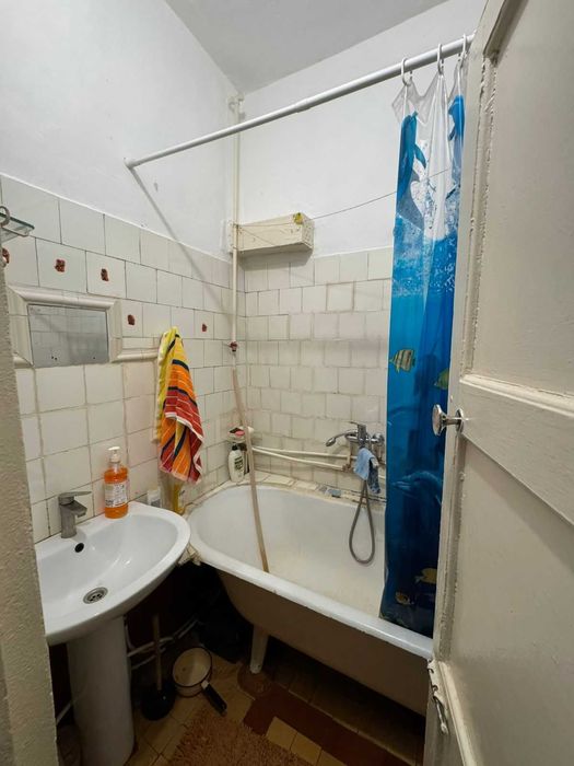 Продается  3-  комн квартира по адресу Царева  19