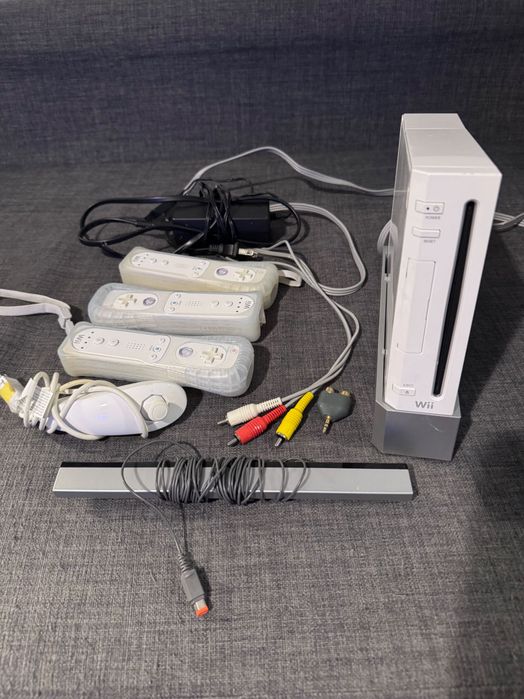Nintendo Wii конзола и контролери