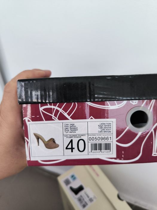 Туфли и шлепанцы на каблуке